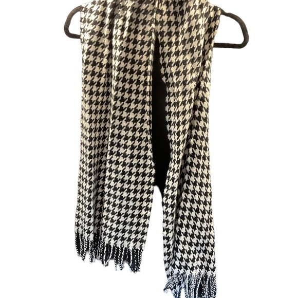 Alabama Houndstooth Scarves - Picture 4 of 6